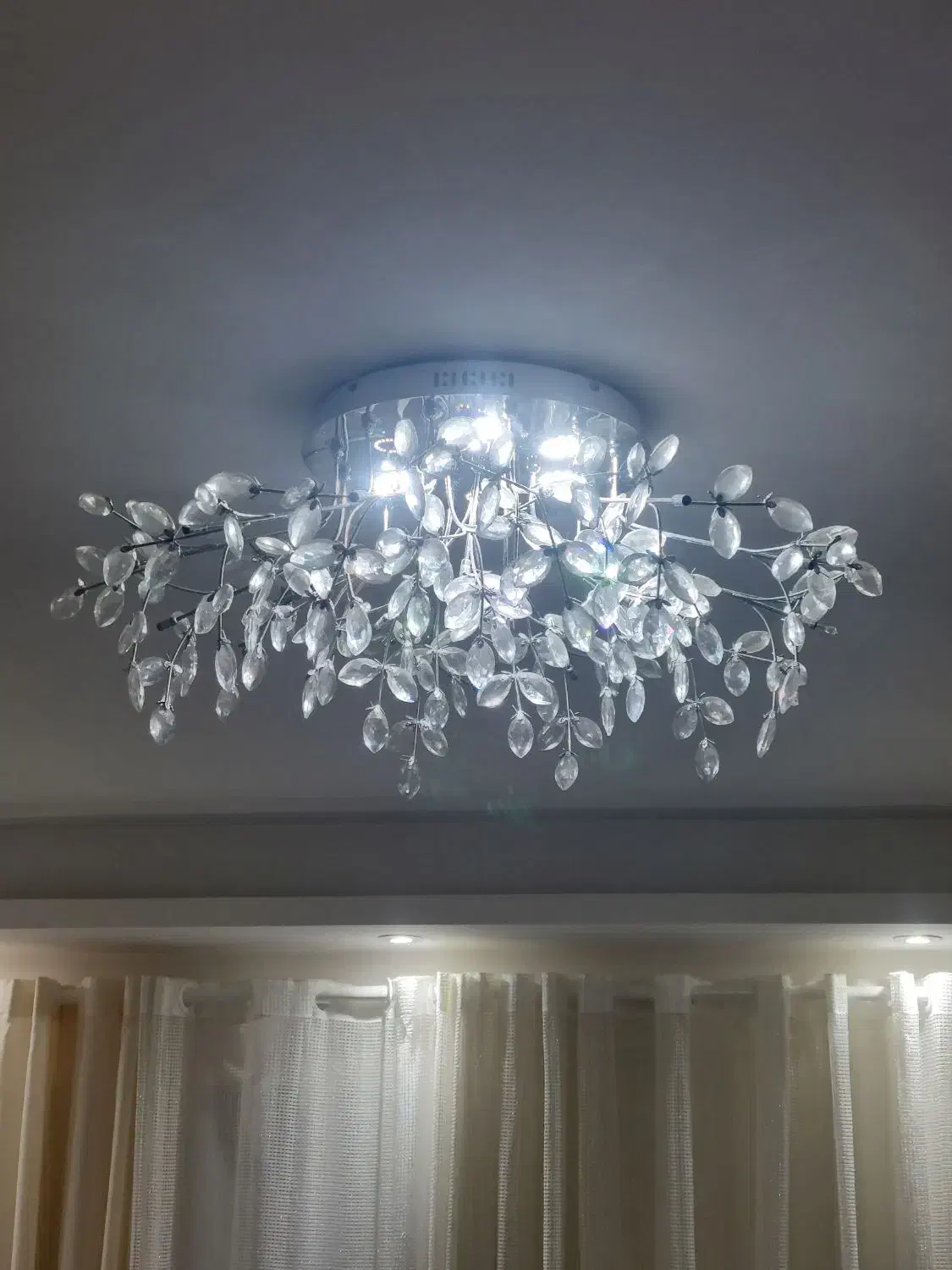 لوستر سقفی با کریستال‌های فرانسه|لوستر و چراغ آویز|رشت, معلم|دیوار