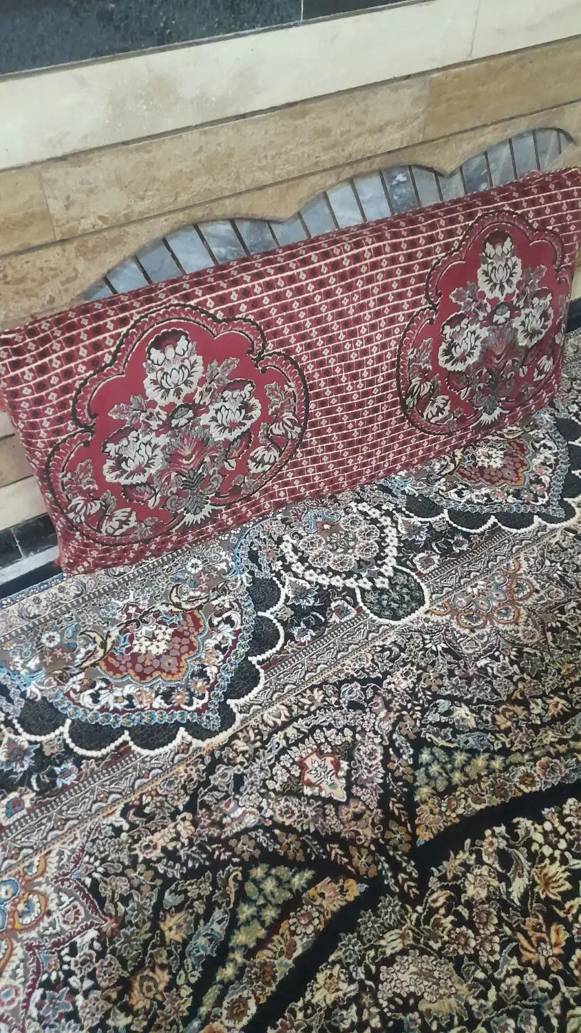 دو عدد قالی ۱۲ متری، ۸ عدد پشتی|فرش|خرمشهر, |دیوار