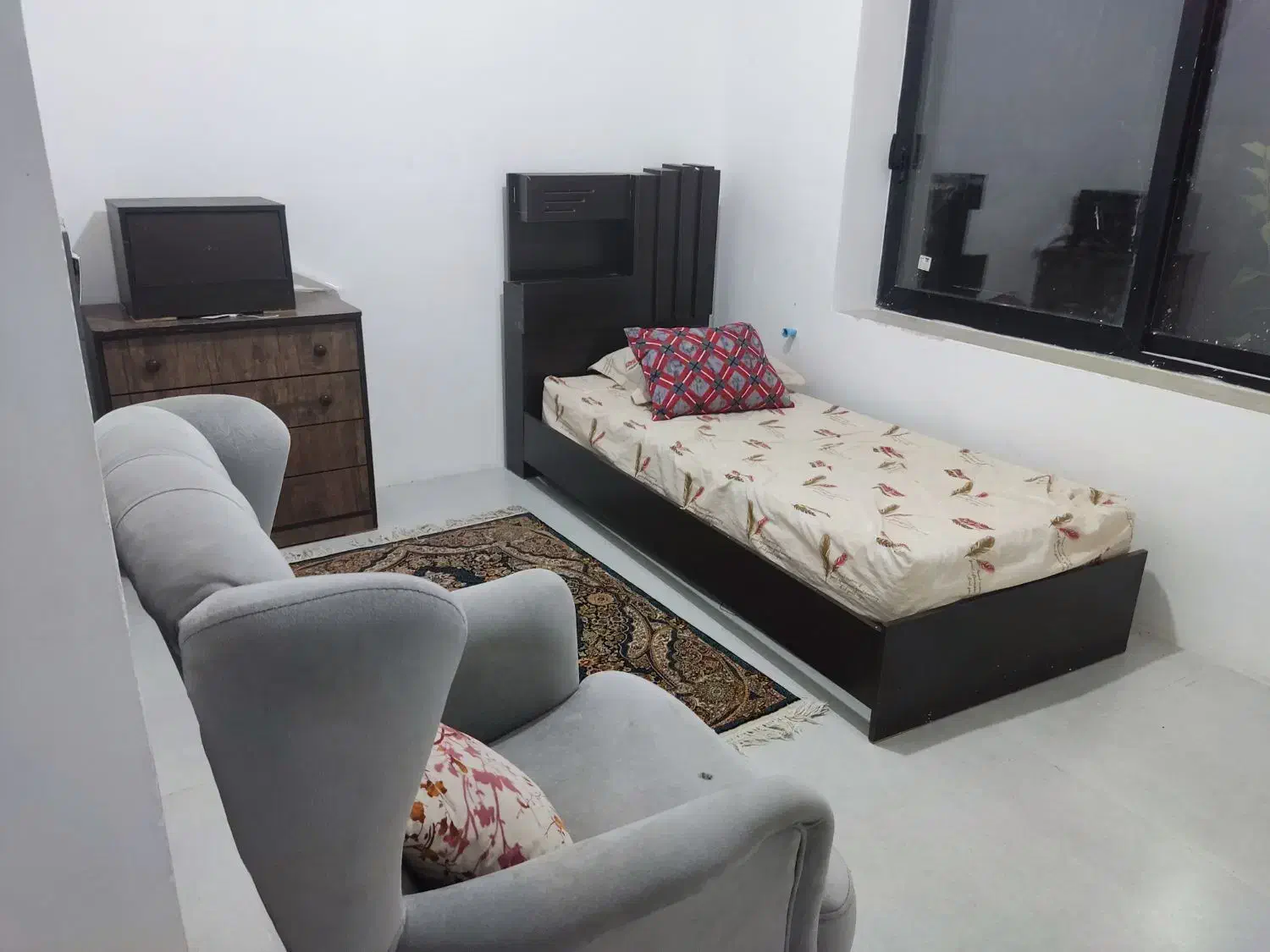 اجاره باغ ویلا|اجارهٔ کوتاهمدت ویلا و باغ|شیراز, بید زرد|دیوار