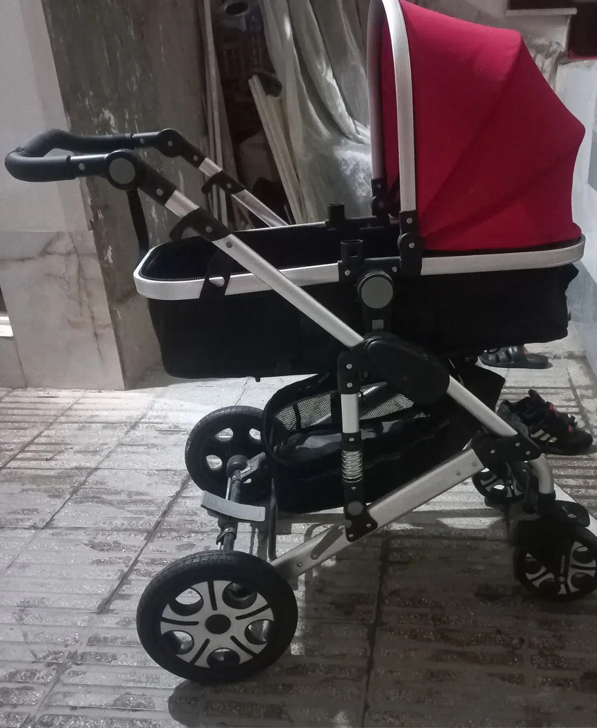 کالسکه . آغوشی.کریر.|کالسکه و لوازم جانبی|بومهن, |دیوار