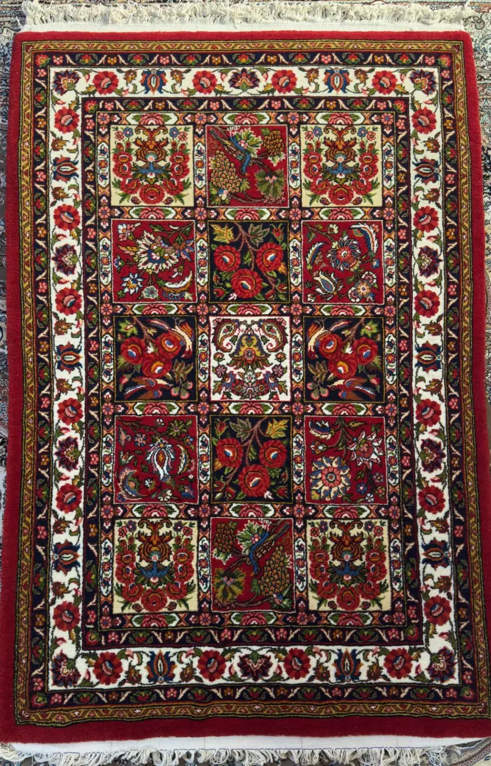 فرش دستباف نقش چالشتر|فرش|اصفهان, سپاهان‌شهر|دیوار