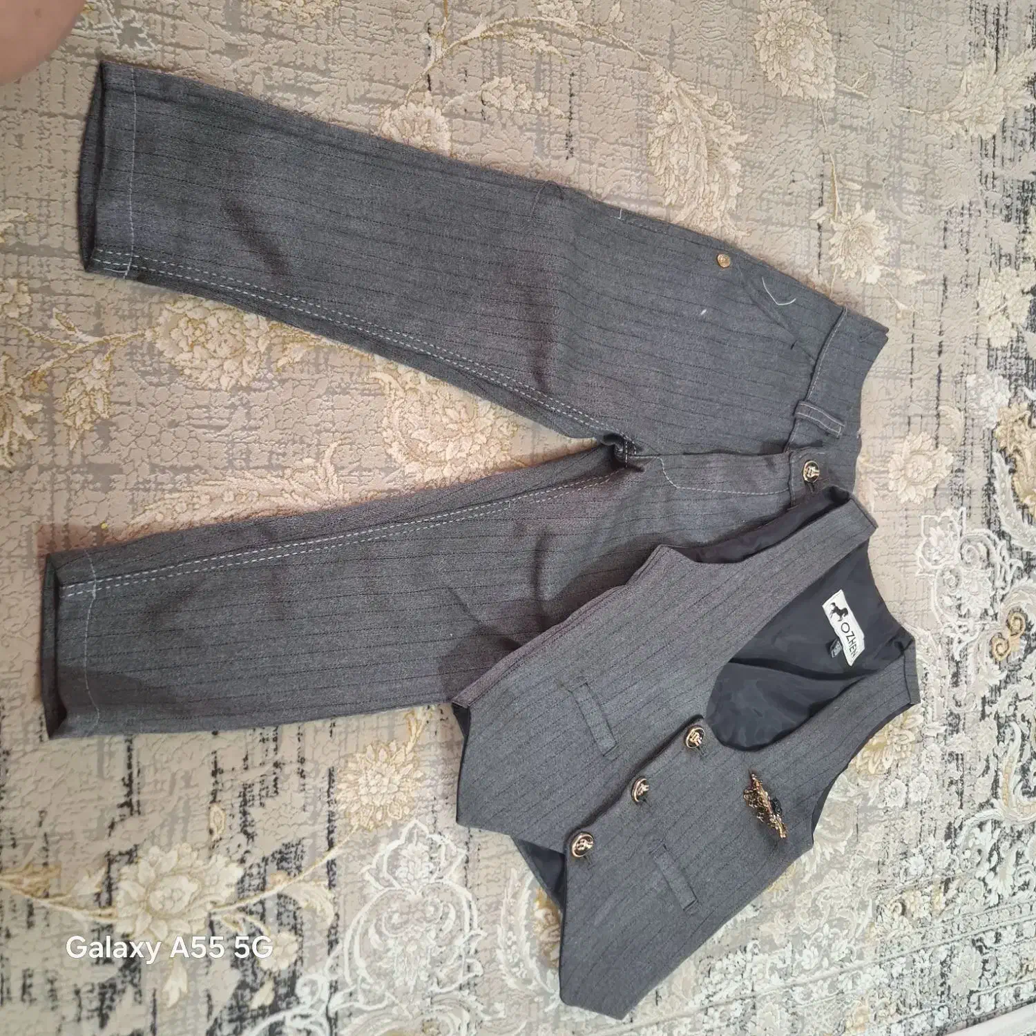 یه جفت کفش بچگانه سایز 21،جلیقه شلوار نو سایز 50|کفش و لباس بچه|بیرجند, |دیوار