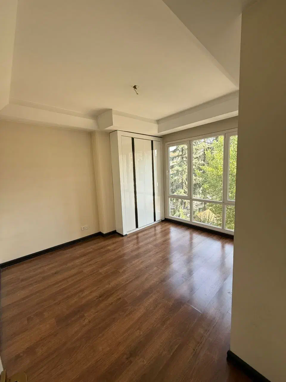 160متر3خوابه طبقه3،فرمانیه شرقی خ سنبل(فول مشاعات)