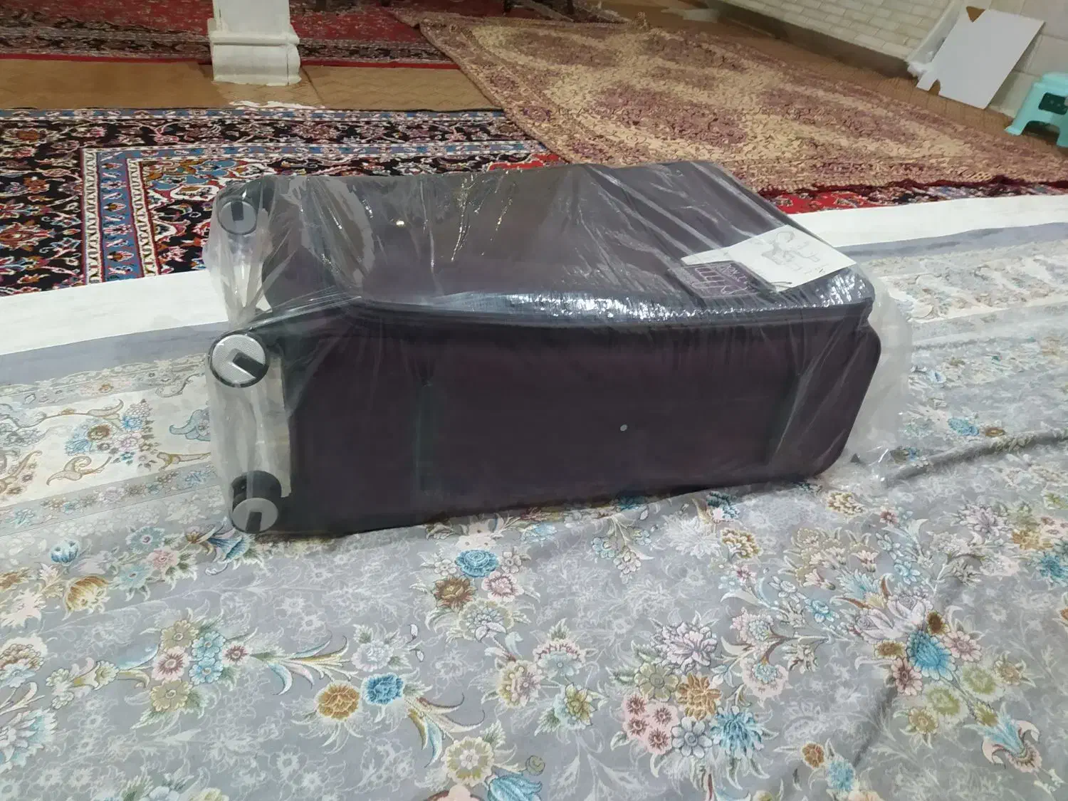 چمدان مسافرتی چرخدار|کیف، کفش، کمربند|کاشان, ولیعصر|دیوار