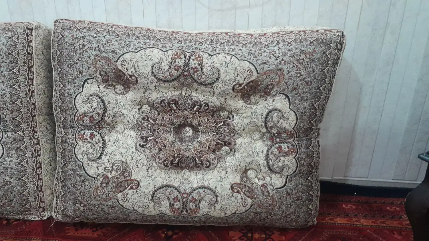 پشتی شاه نشین|پشتی|مشهد, سجادیه|دیوار