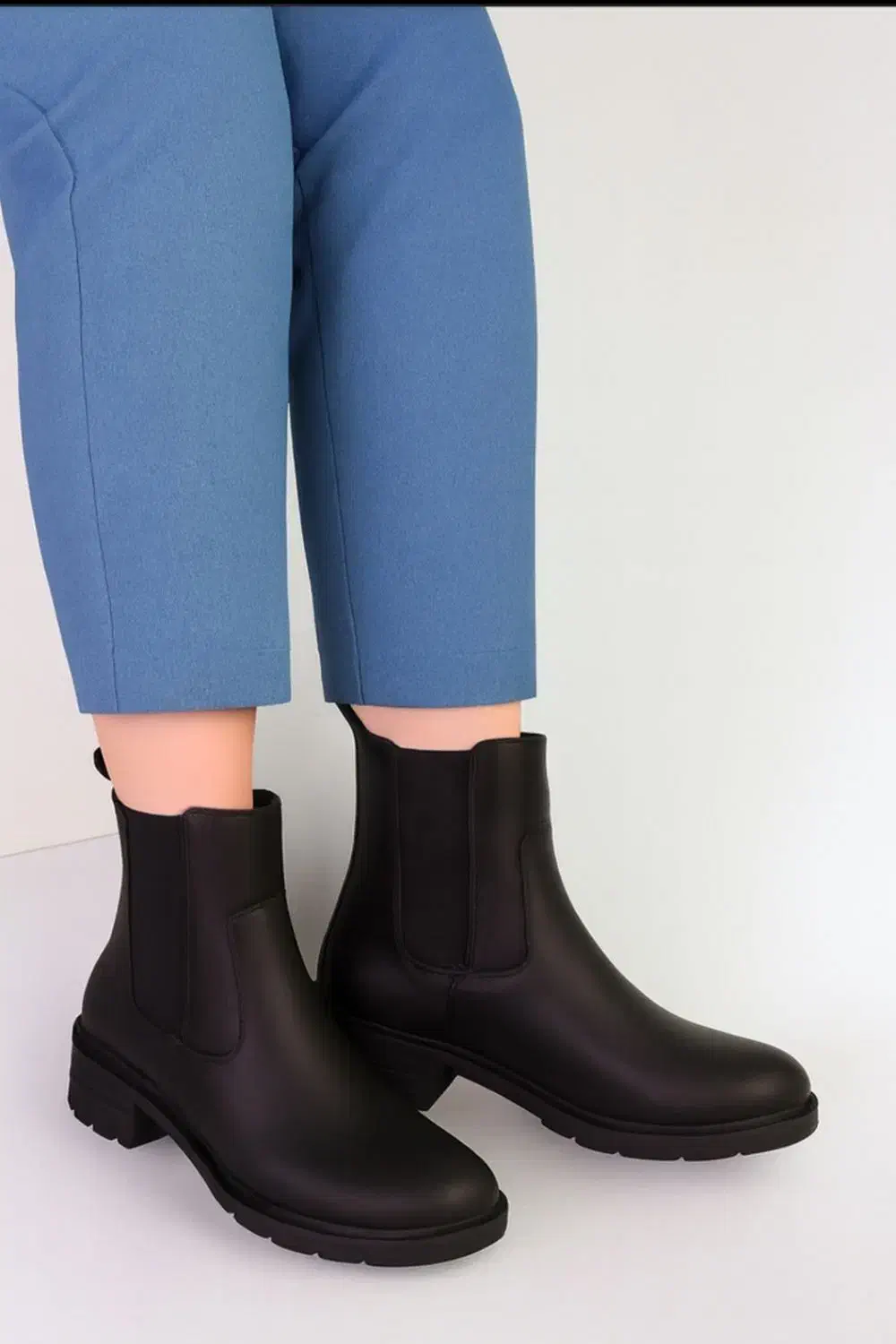 نیم بوت بغل کش|کیف، کفش، کمربند|کاشان, گبرها|دیوار