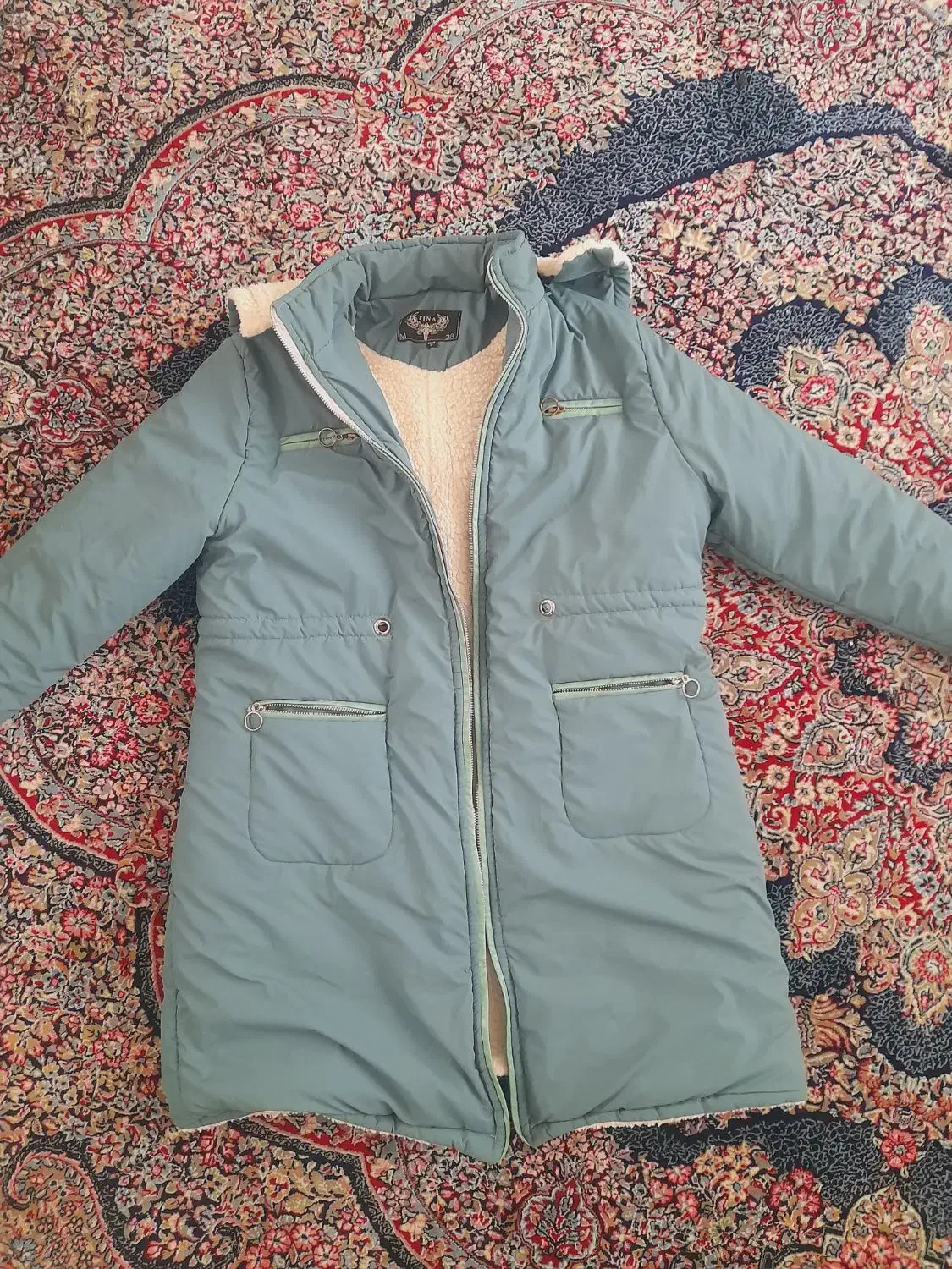 کاپشن|لباس|سنقر, |دیوار