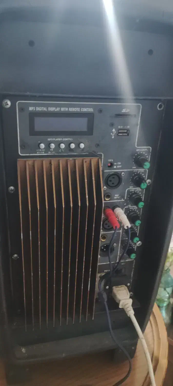 باند بزرگ|صوتی و تصویری|نیشابور, شهید بهشتی|دیوار