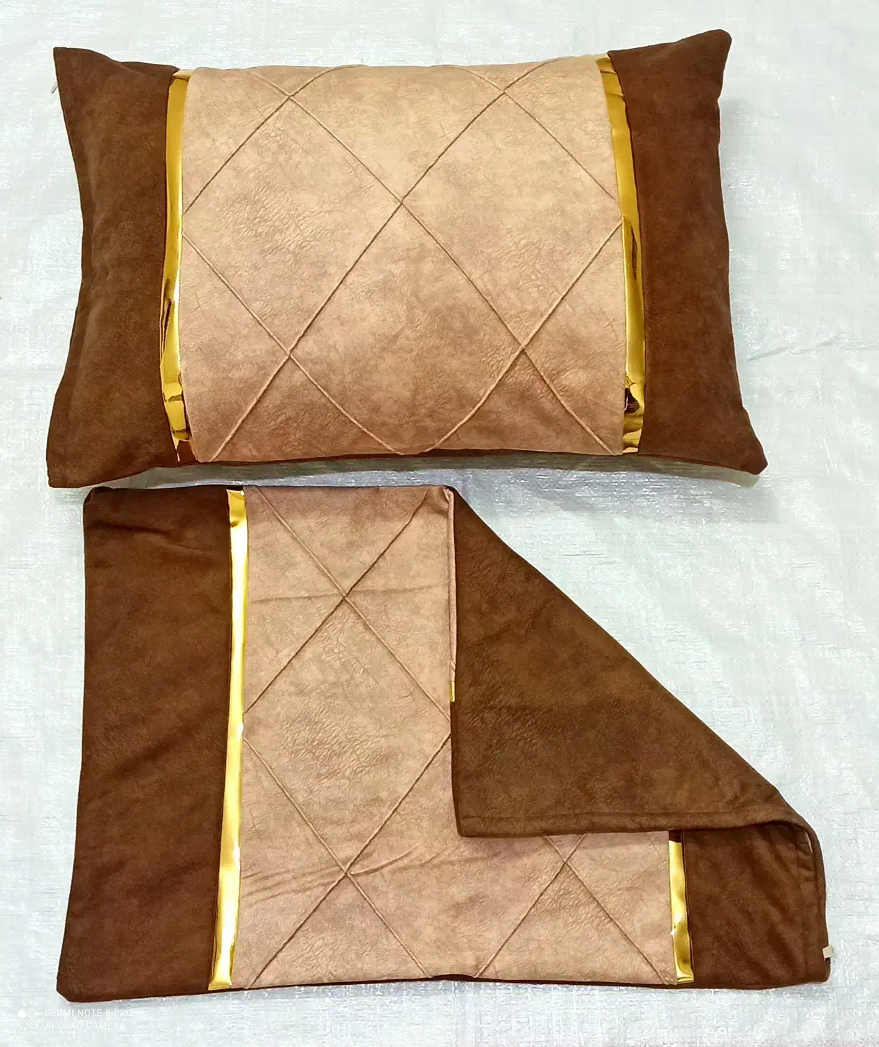 جلد متکا جنس مبلی نوار طلایی|رختخواب، بالش، پتو|خرمآباد, |دیوار