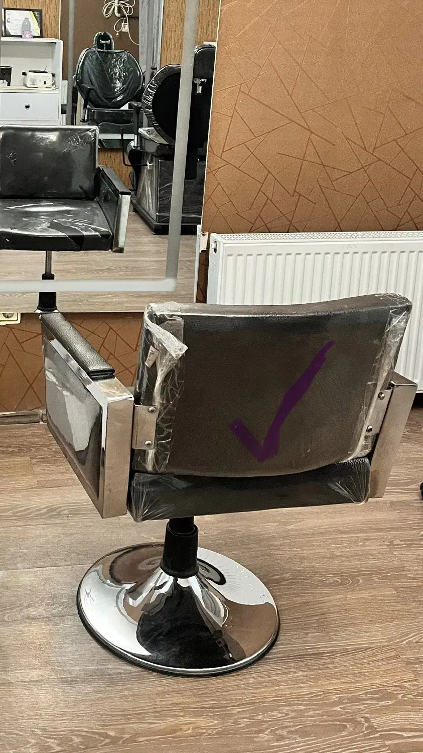 ارایشگاه و سالن زیبایی|مبلمان خانگی و میز عسلی|پرند, فاز ۵|دیوار