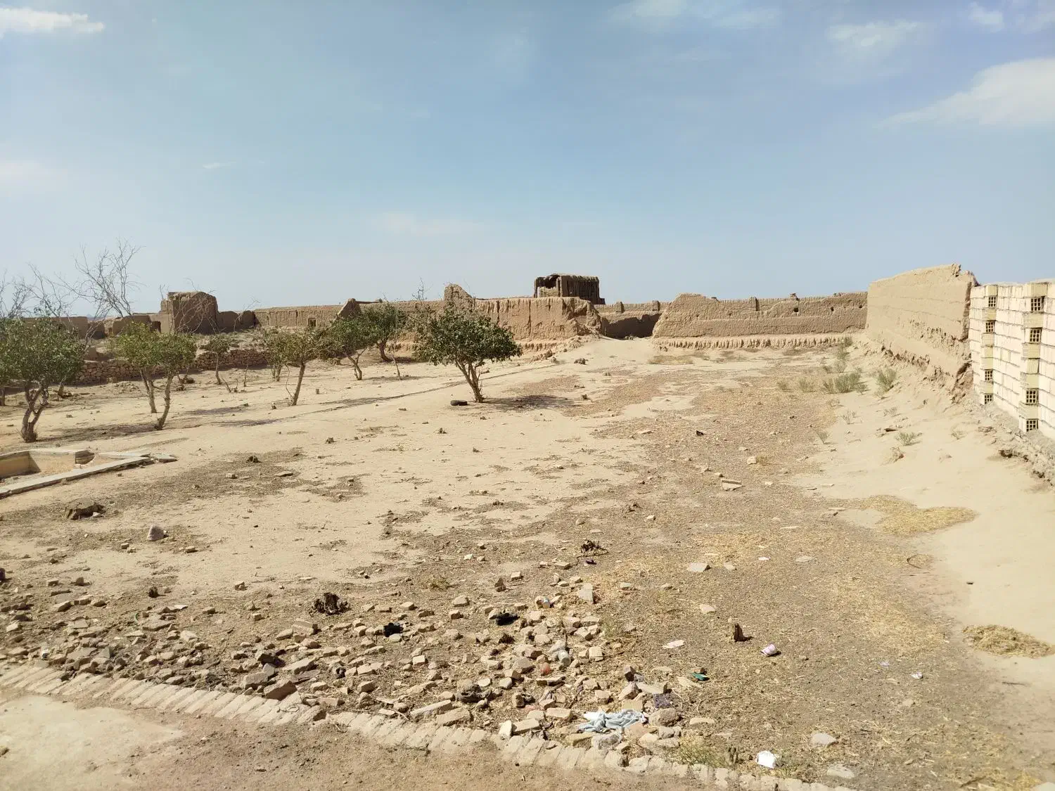 خونه قدیمی چهار دیواری ۱هکتار مساحت(روستا شهر یزد)|فروش زمین و ملک کلنگی|گاریزات, |دیوار