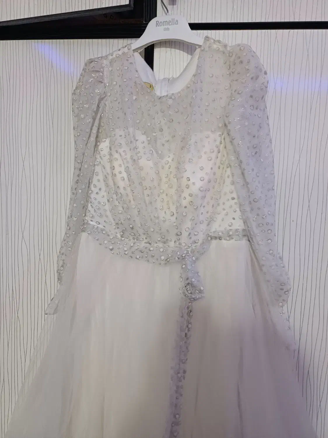 گلبهار عقدی|لباس|سوسنگرد, |دیوار