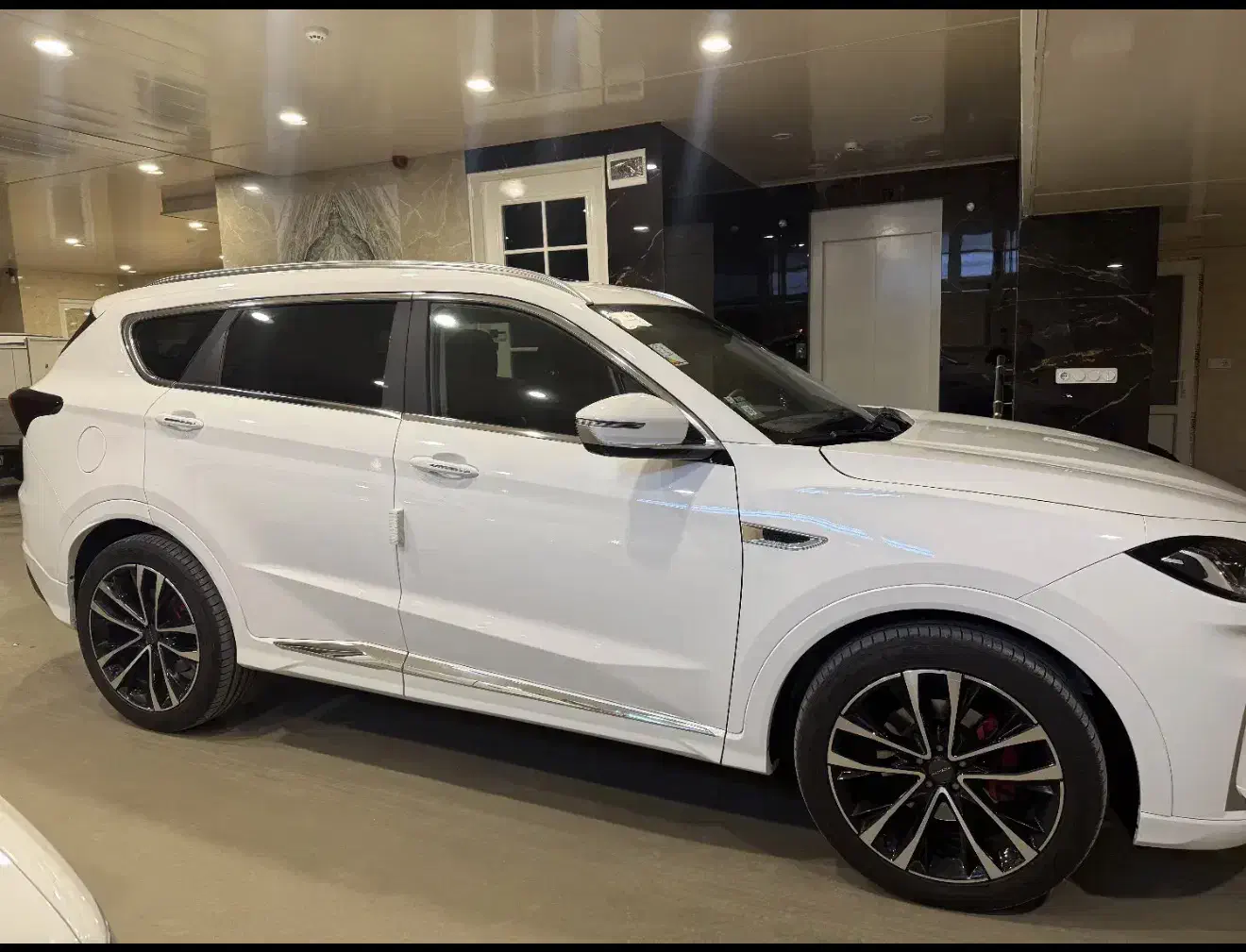 فیدلیتی پرستیژ ۷ نفره سفید داخل طوسی ۴۰۳|خودرو سواری و وانت|کرمانشاه, |دیوار