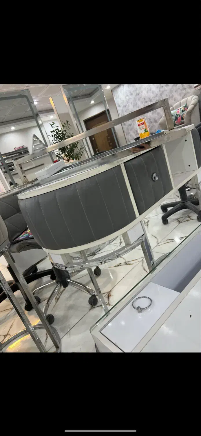 فروش میز ناخن تک نفره|آرایشگاه و سالنهای زیبایی|کرج, اتحاد|دیوار