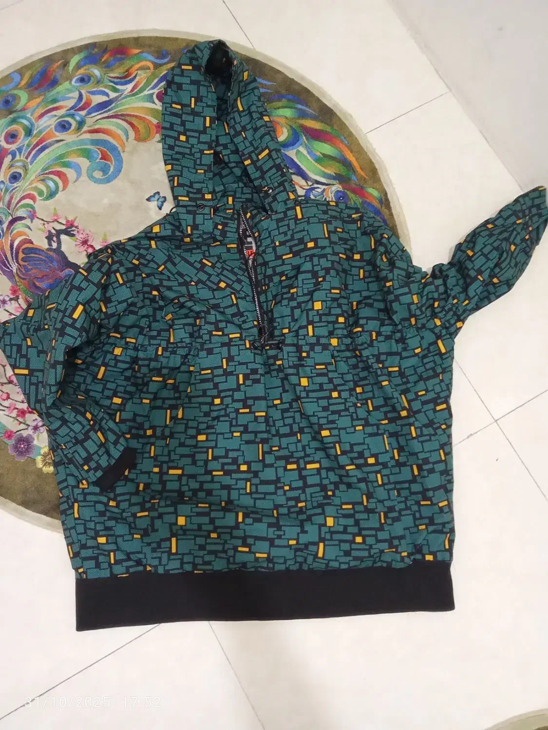 کاپشن|لباس|صفادشت, |دیوار