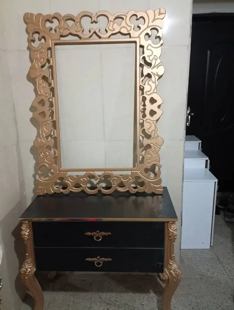 صندلی آرایشگاه. سر شور. میز گردان  و یک عدد کنسول|آرایشگاه و سالن‌های زیبایی|بروجن, |دیوار