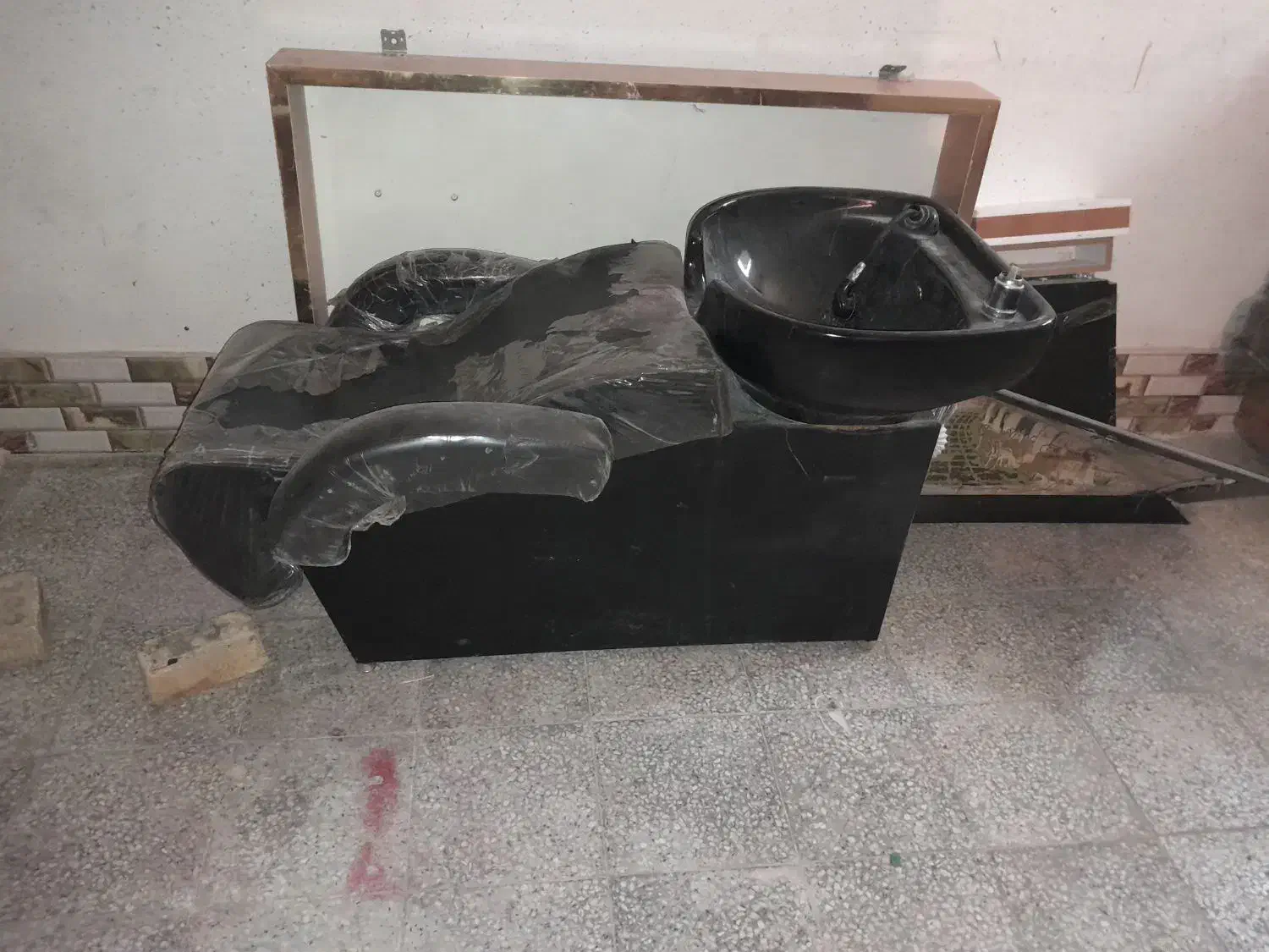 سرشور،دستگاه بخورسردوگرم،صندلی اصلاح،اصلاح ساده|آرایشگاه و سالنهای زیبایی|شیراز, کرونی(خاتونک)|دیوار