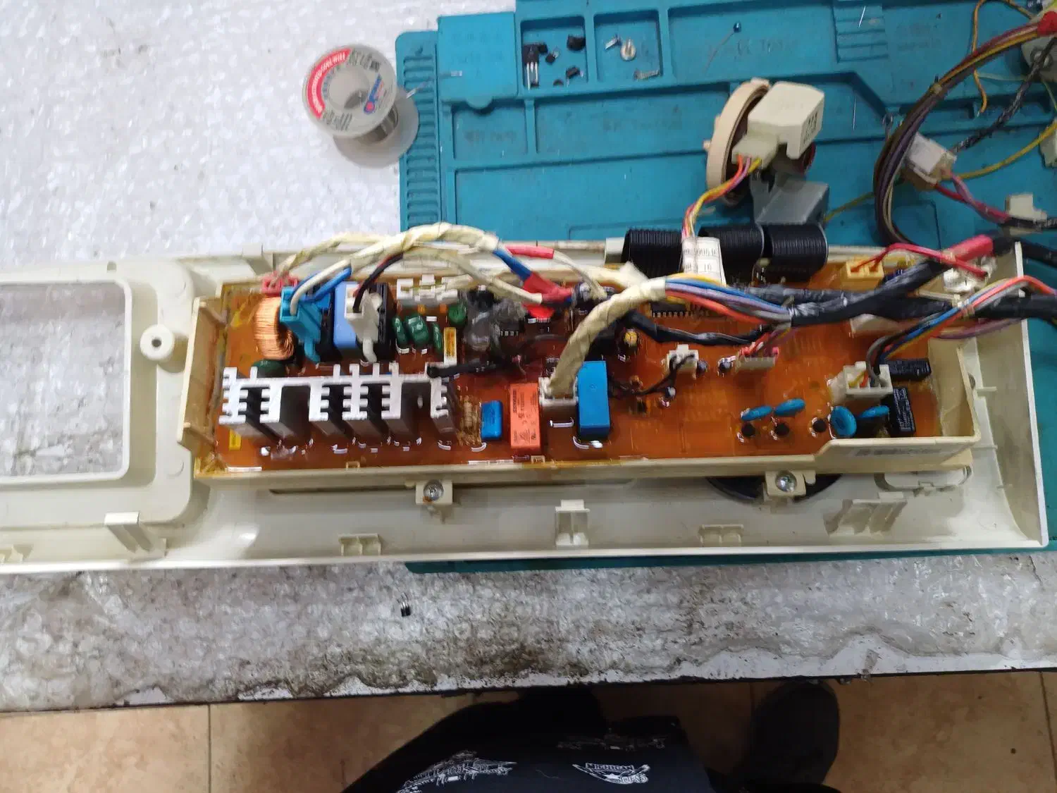 تعمیر ،برد ودستگاهای الکترونیکی|خدمات پیشه و مهارت|رشت, استادسرا|دیوار