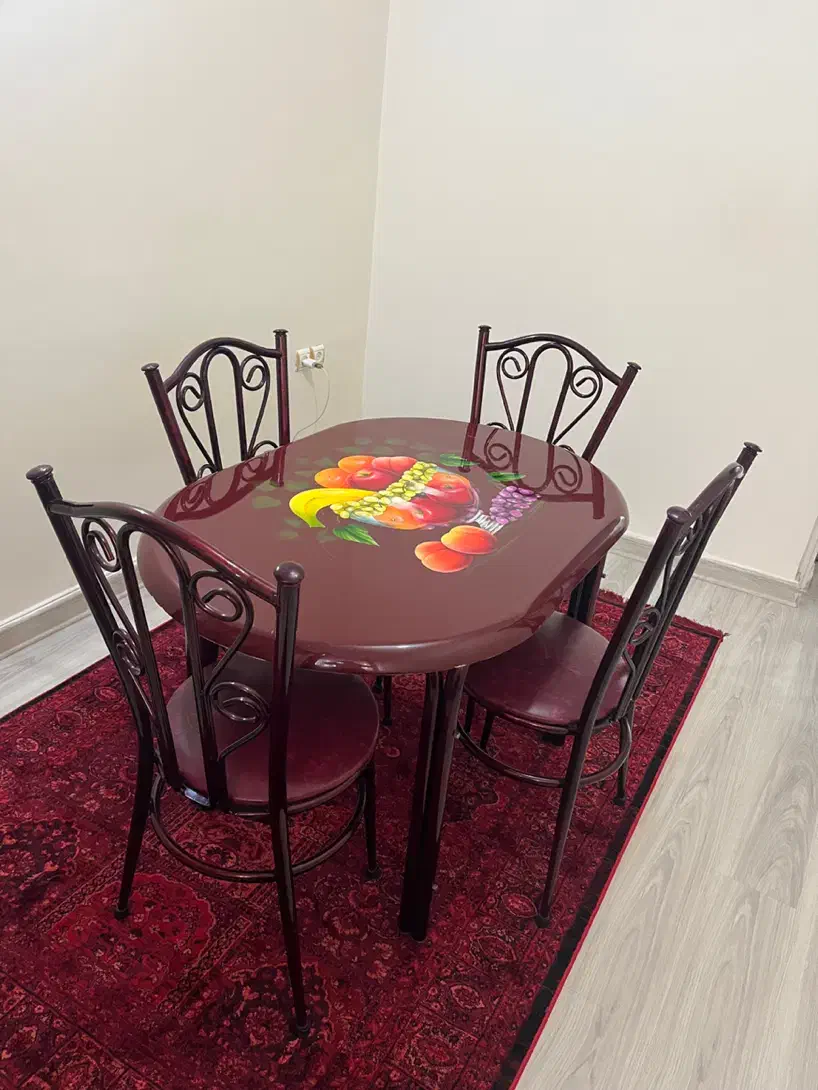 میز|میز و صندلی غذاخوری|رشت, دباغیان|دیوار