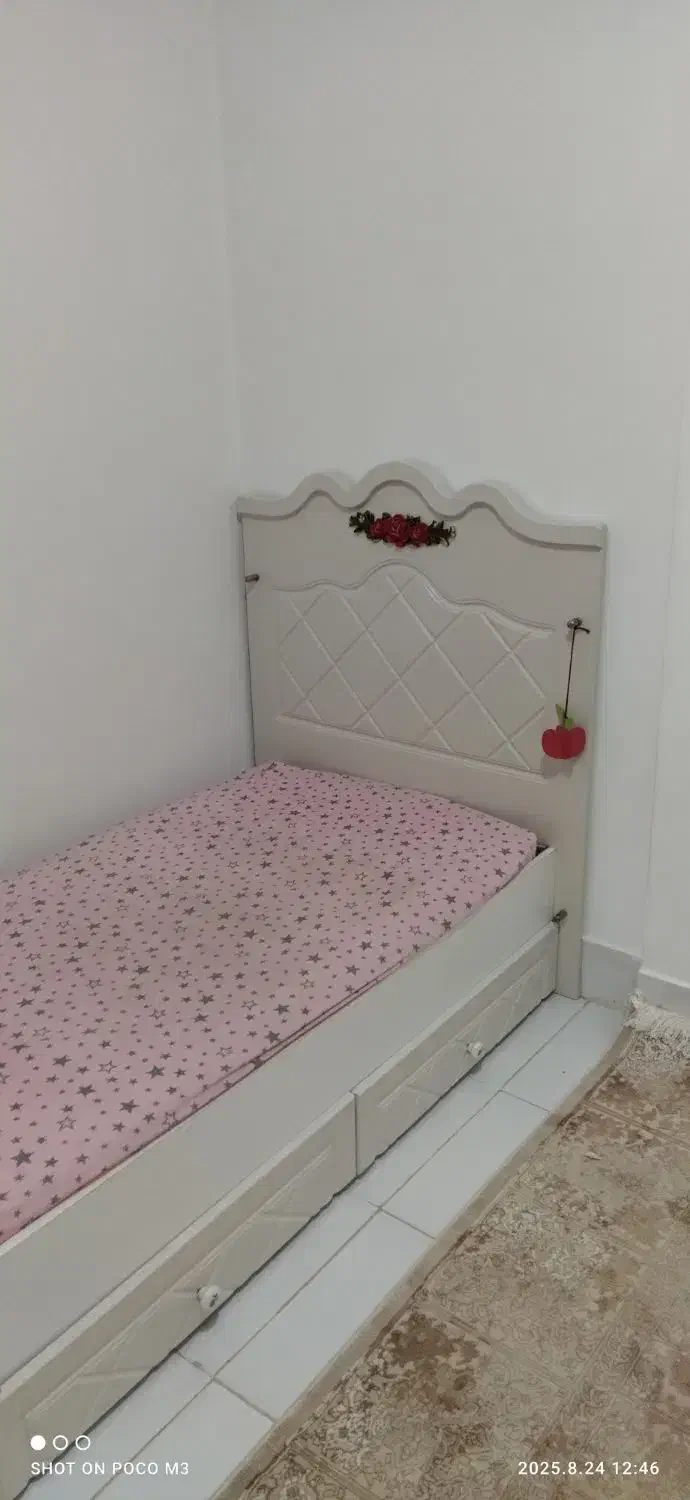 تخت و تشک در حد نو|تخت و صندلی بچه|خمین, |دیوار