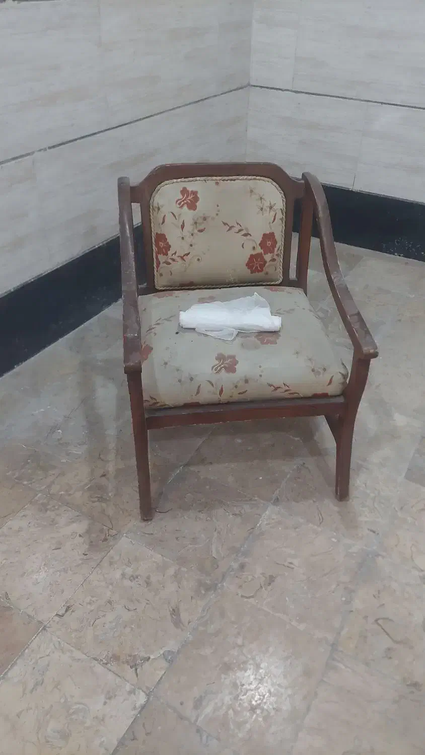 مبل چوب روسی با میز و درایور|مبلمان خانگی و میز عسلی|بوشهر, |دیوار