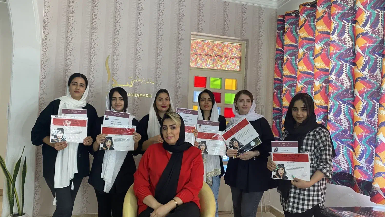 آموزش صفر تا صد ناخن در لاکانی با بهترین قیمت|خدمات آرایشگری و زیبایی|رشت, لاکانی|دیوار