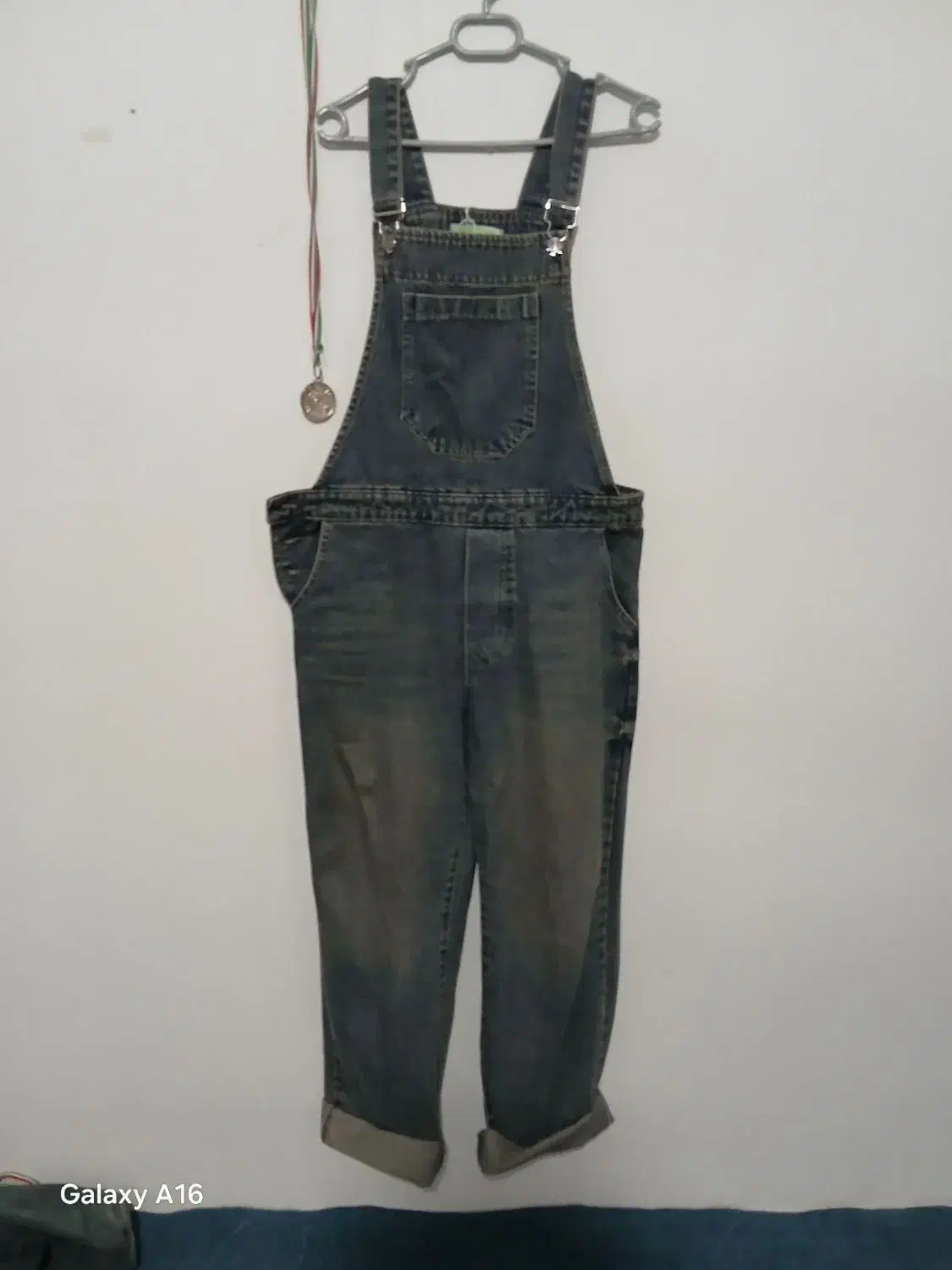 بیلر نو|لباس|کنگاور, |دیوار