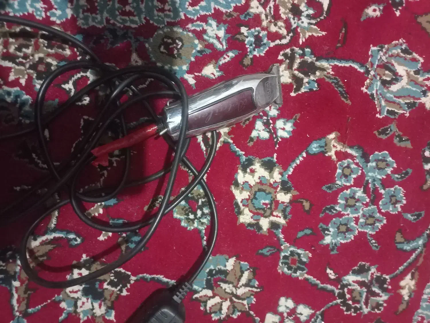 خط زن و قیچی|آرایشگاه و سالن‌های زیبایی|رشت, دخانیات|دیوار