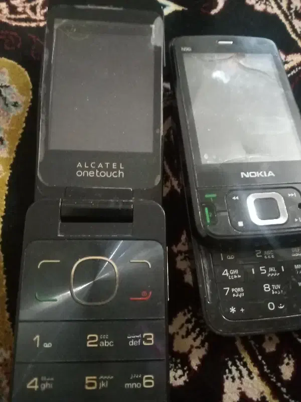 گوشی|موبایل|قم, چهل درخت‎|دیوار