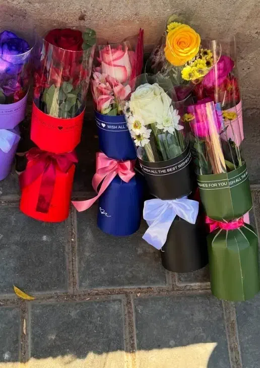 روز مادر|گل مصنوعی|ازنا, |دیوار