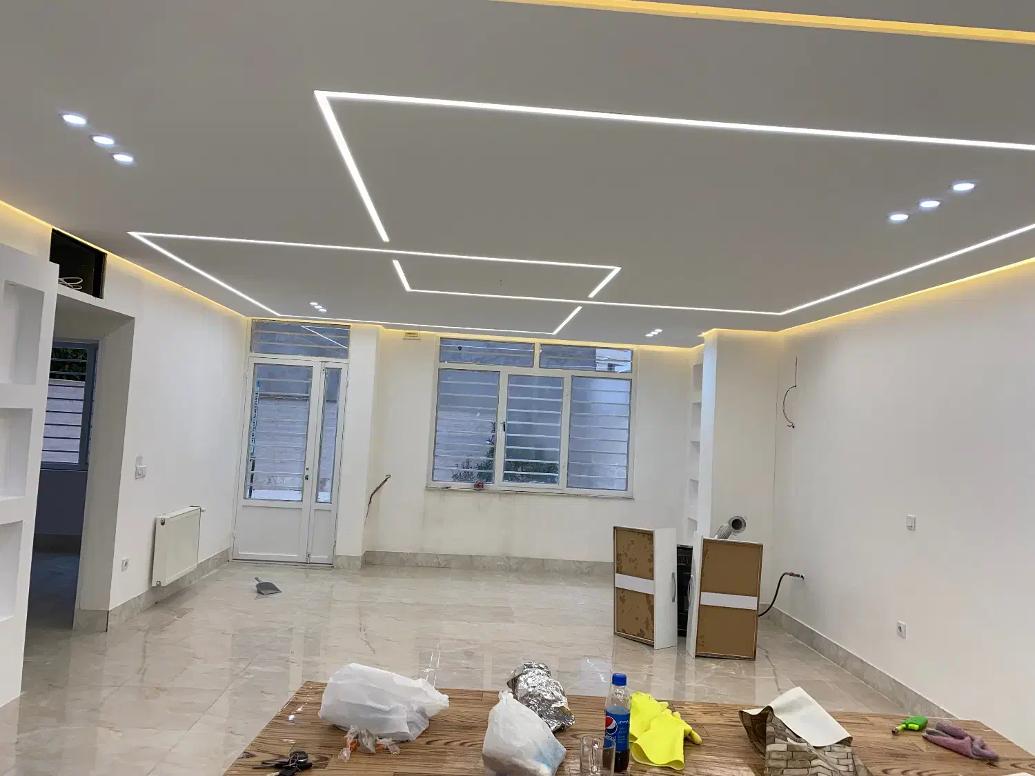 اجرا تخصصی کناف و تایل (نقاشی و برقکاری)|خدمات پیشه و مهارت|صدرا-فارس, فاز ۱|دیوار