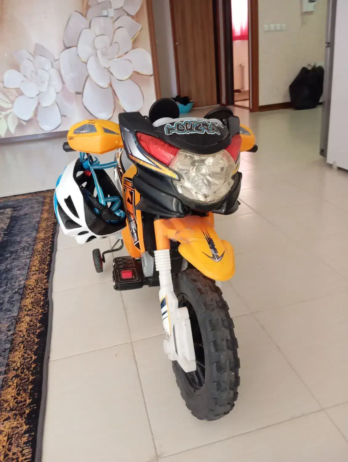 متور اسباب بازی کودک به همراه کلاه ایمنی|اسباببازی|فولادشهر, A4|دیوار