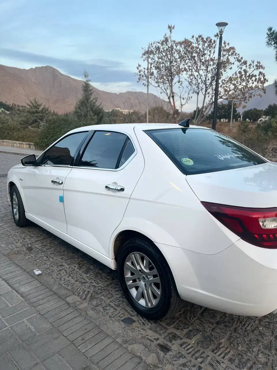 دنا پلاس کم کار درحدصفر|خودرو سواری و وانت|ملایر, |دیوار