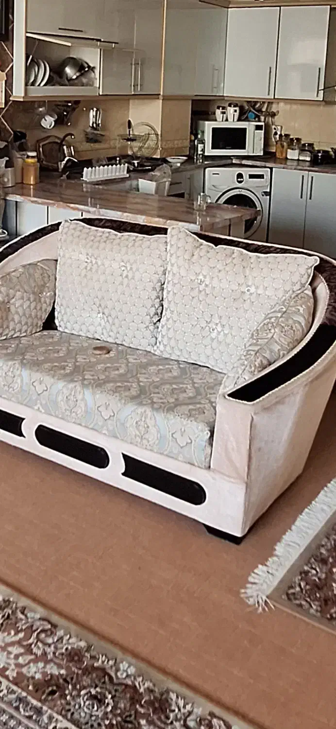 یک دست مبل ۷ نفره سالم و تمیز|مبلمان خانگی و میز عسلی|برخوار, |دیوار