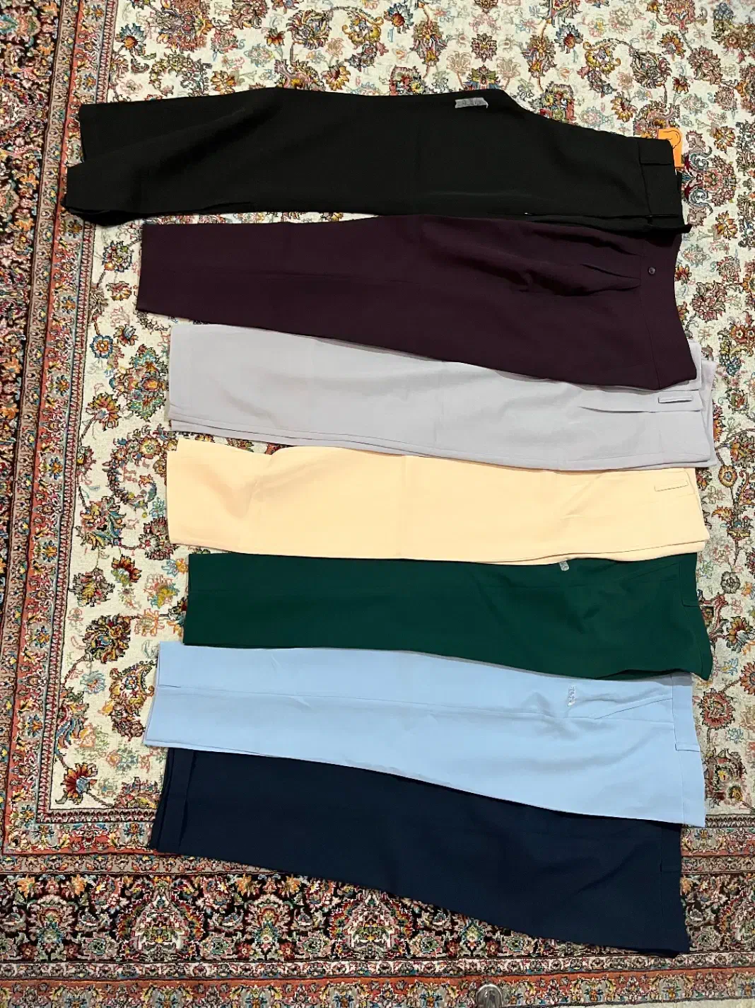 تعدادی شلوار جین و پارچه ای به قیمت عمده و چکی|لباس|ساری, |دیوار