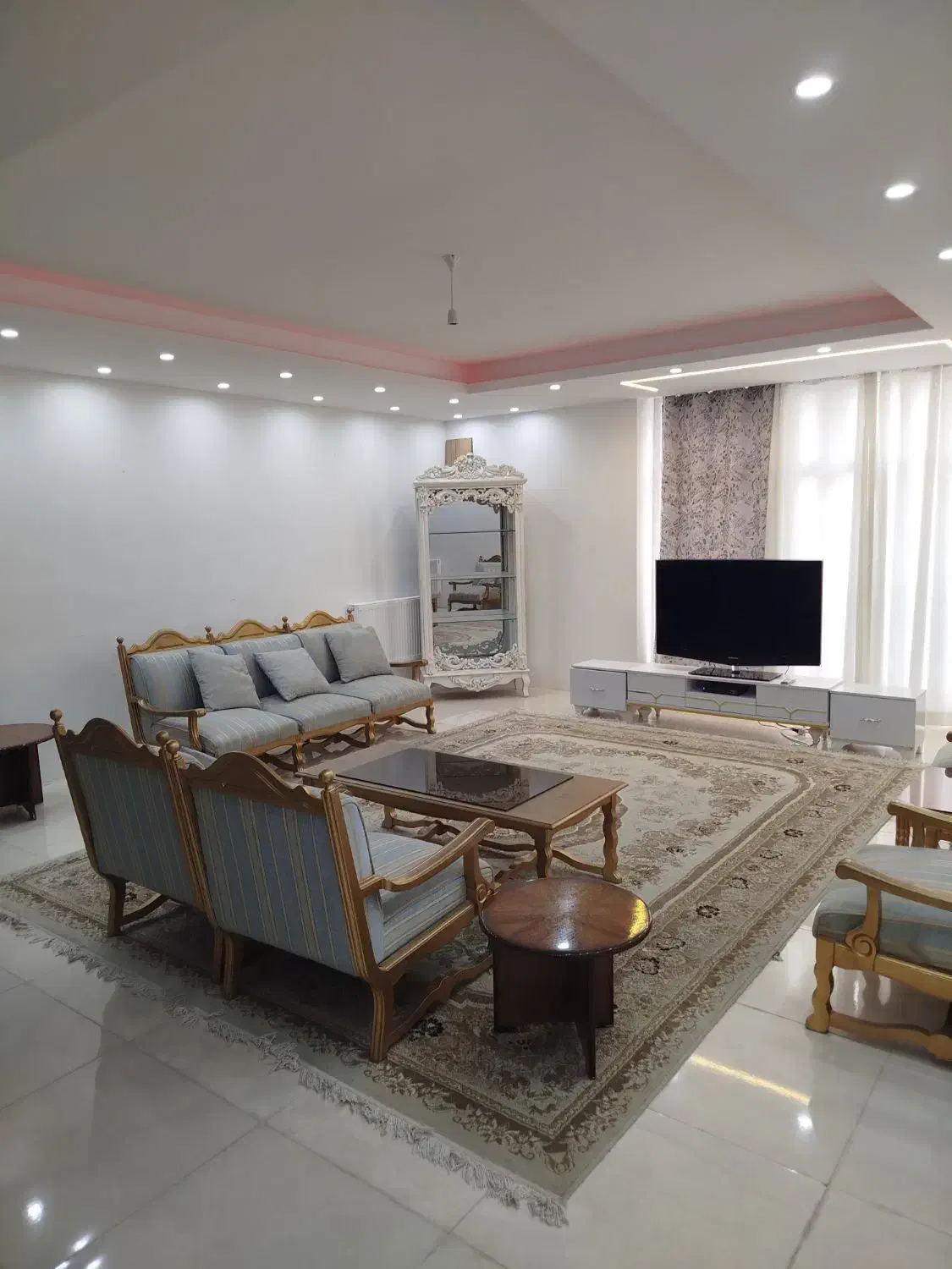 منزل مبله آپارتمان مبله خونه مبله سوییت مبله|اجارهٔ کوتاه‌مدت آپارتمان و سوئیت|شیراز, شهرک امیر کبیر|دیوار