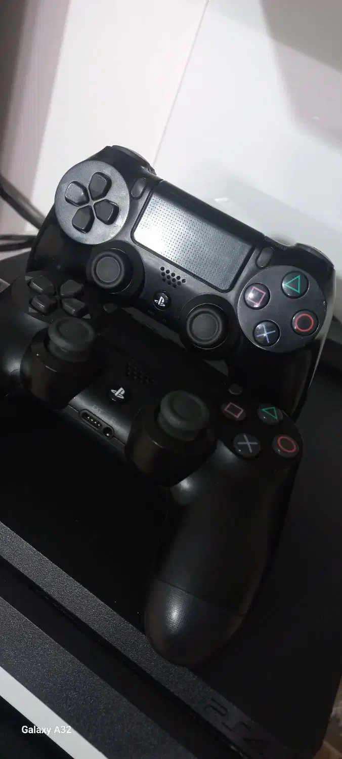 ps4 صونی در حد نو با ده تا بازی دو دسته فابریکی|کنسول، بازی ویدئویی و آنلاین|تاکستان, |دیوار