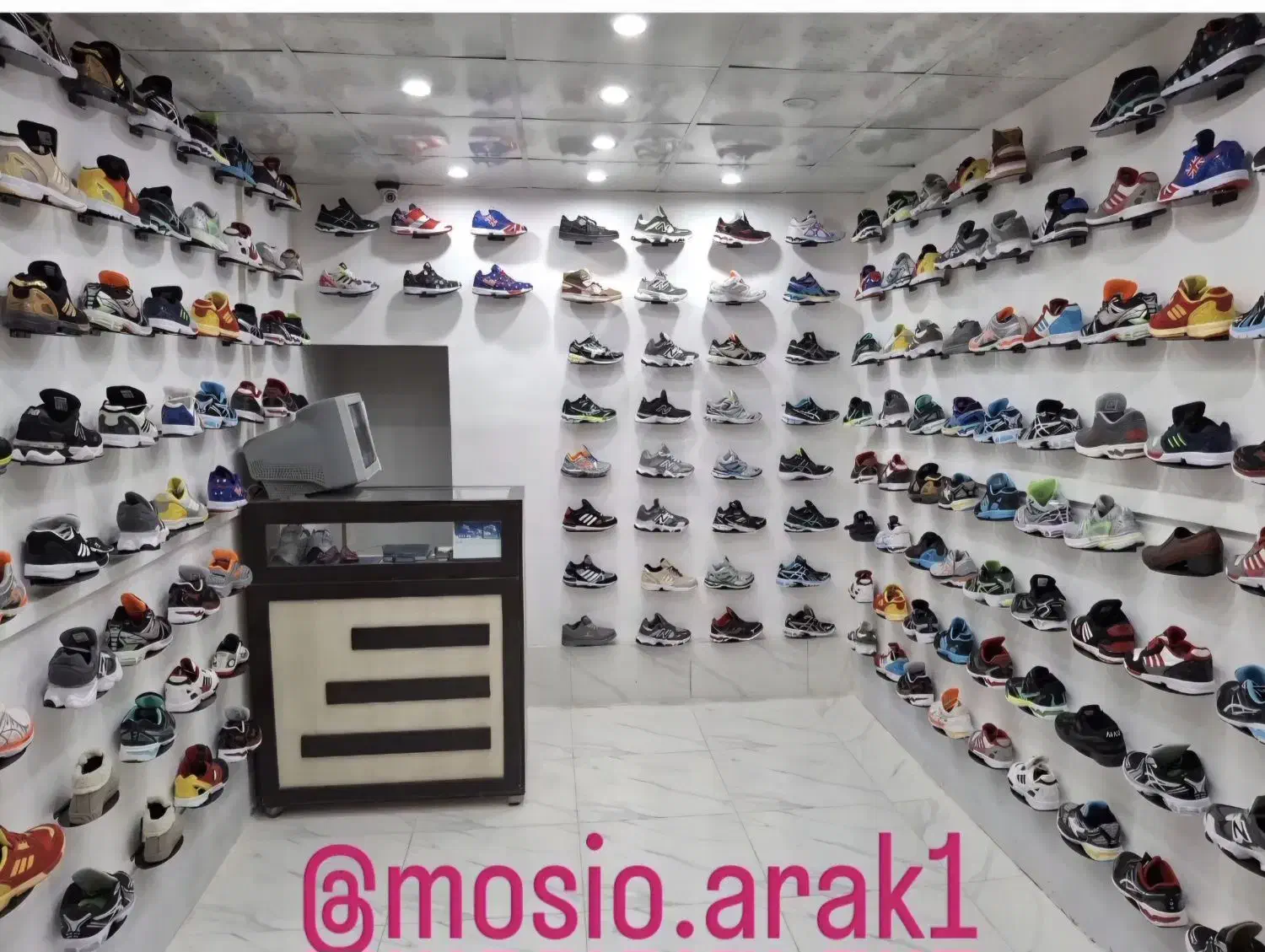 کافه کتونی مو س ی و 4|کیف، کفش، کمربند|اراک, |دیوار