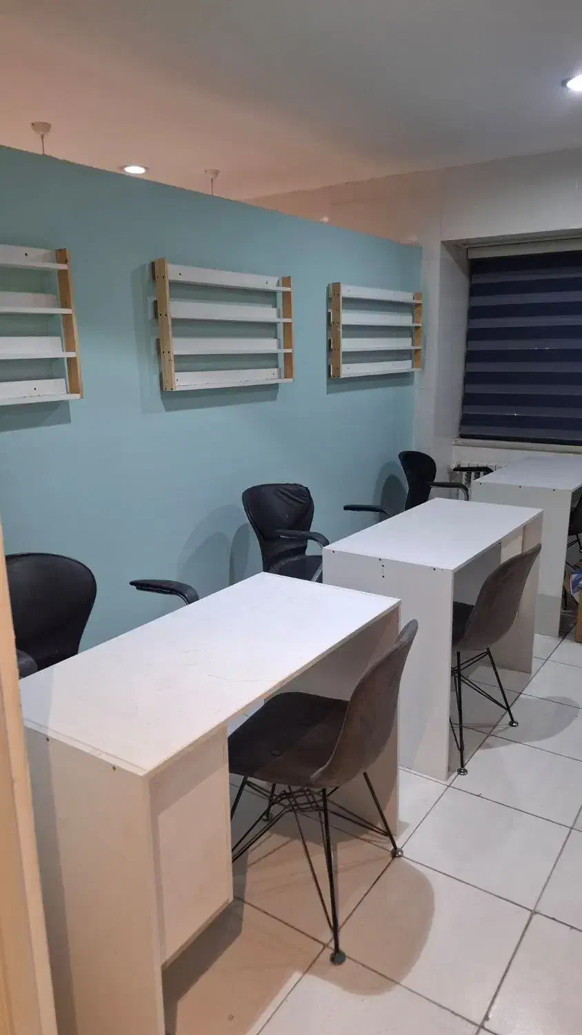 اجاره میزناخن و صندلی سالن زیبایی معالی آباد|اجارهٔ دفتر کار، اتاق اداری، مطب|شیراز, معالیآباد|دیوار