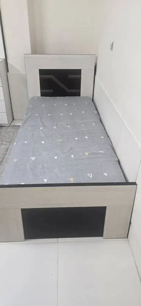 تخت خواب یک نفره|تخت و سرویس خواب|شاهینشهر, عطار|دیوار