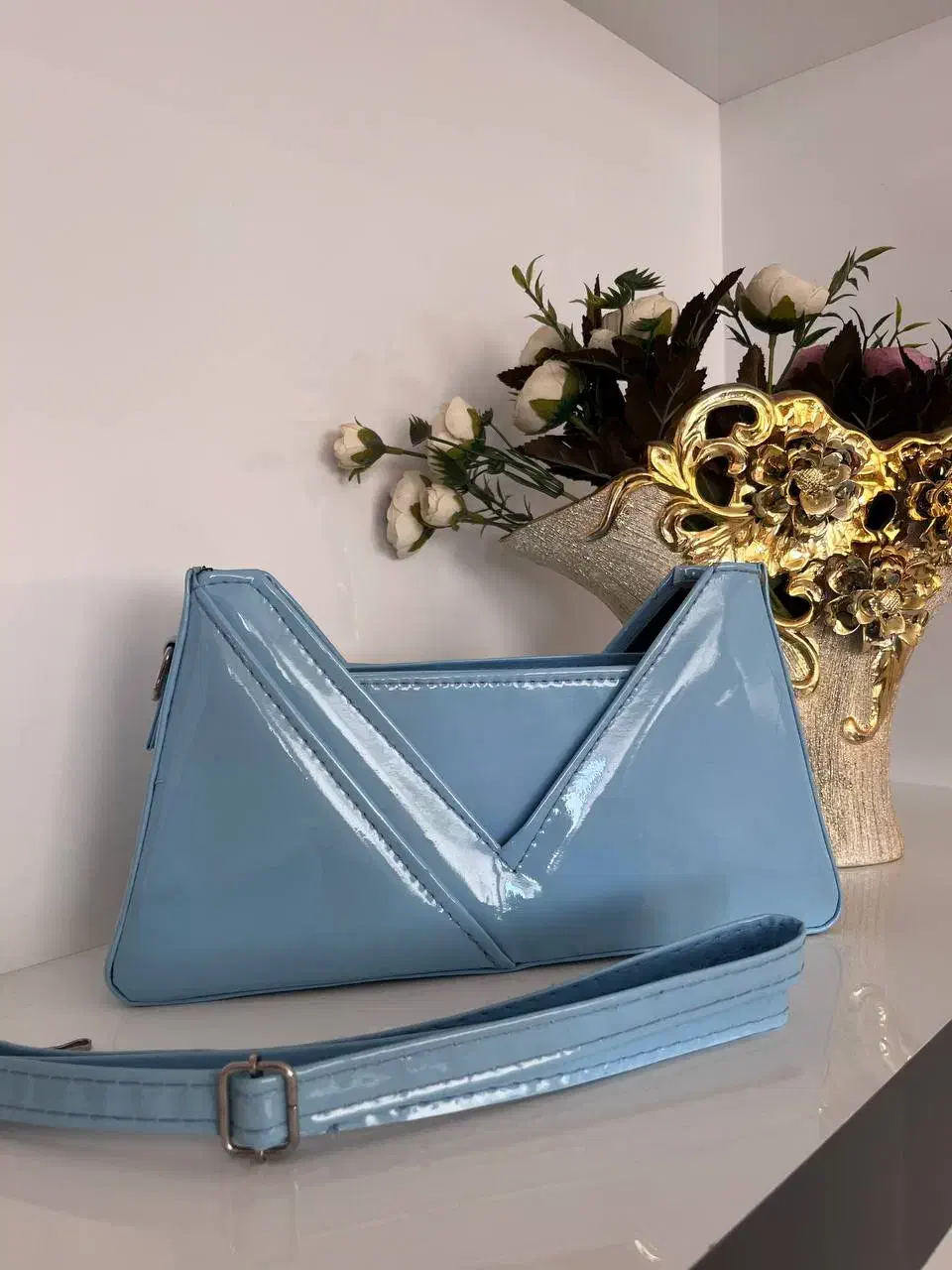 کیف|کیف، کفش، کمربند|نیشابور, بزرگمهر|دیوار