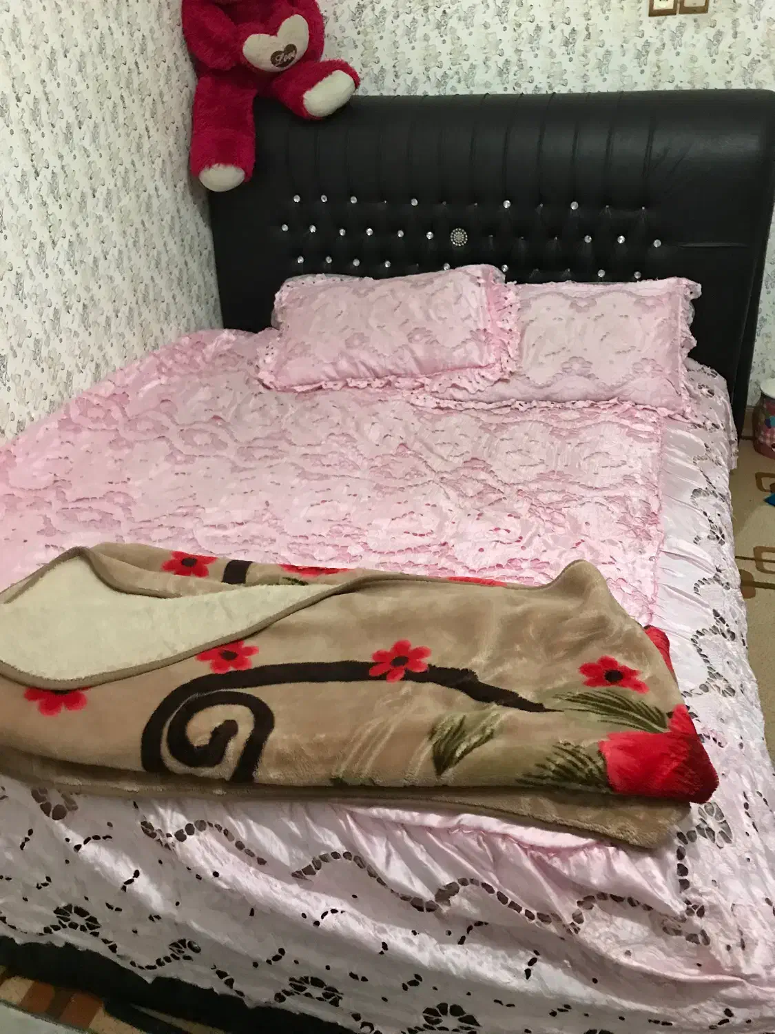 تخت دونفره و کمد به همراه بوفه|تخت و سرویس خواب|کرمان, |دیوار