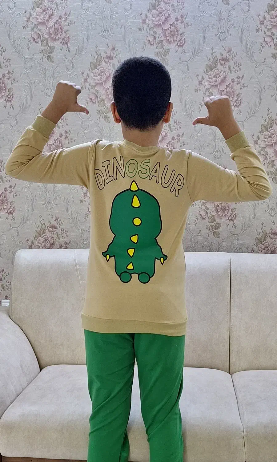 با این قیمت میگی کاش زودتر پیداتون کرده بودم|کفش و لباس بچه|کاشان, بازار کاشان|دیوار