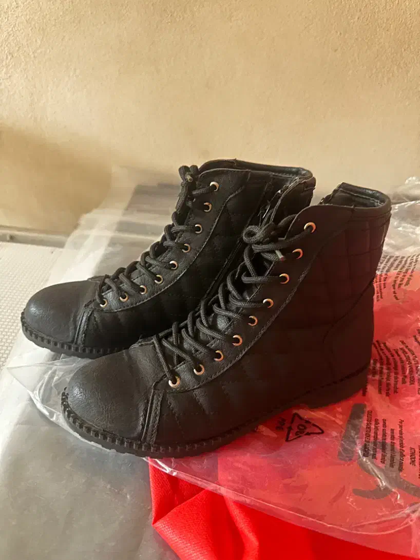 نیم بوت|کیف، کفش، کمربند|لنگرود, |دیوار