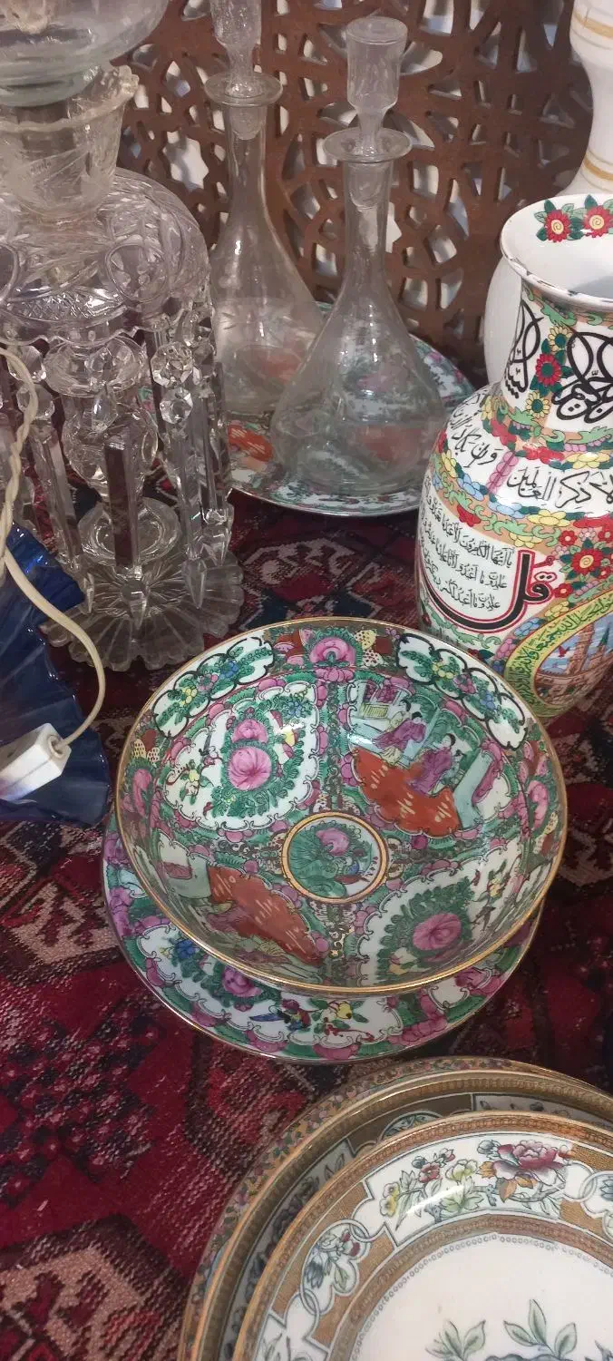 تعدادی اشیاء عتیقه بلوری و ساعت عتیقه|کلکسیون اشیاء عتیقه|اصفهان, شاهد|دیوار