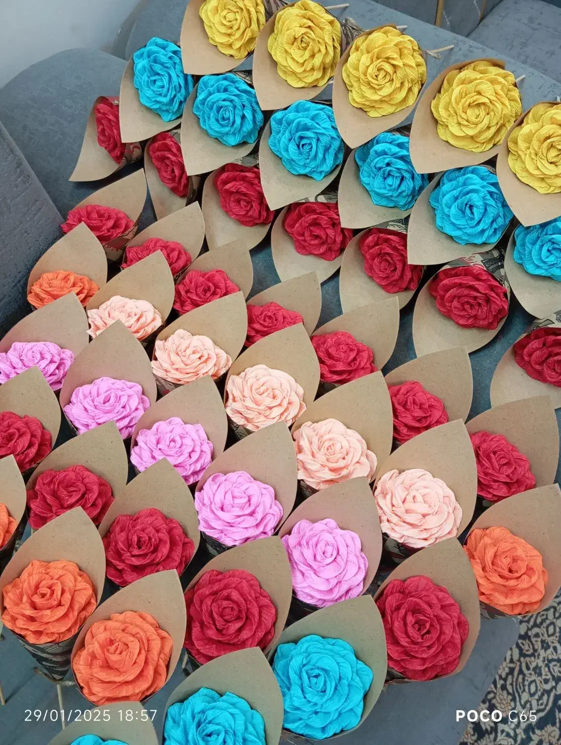 شاخه گل رز مصنوعی هدیه روز دانش آموز باکس گیفت|گل مصنوعی|مشهد, انقلاب|دیوار