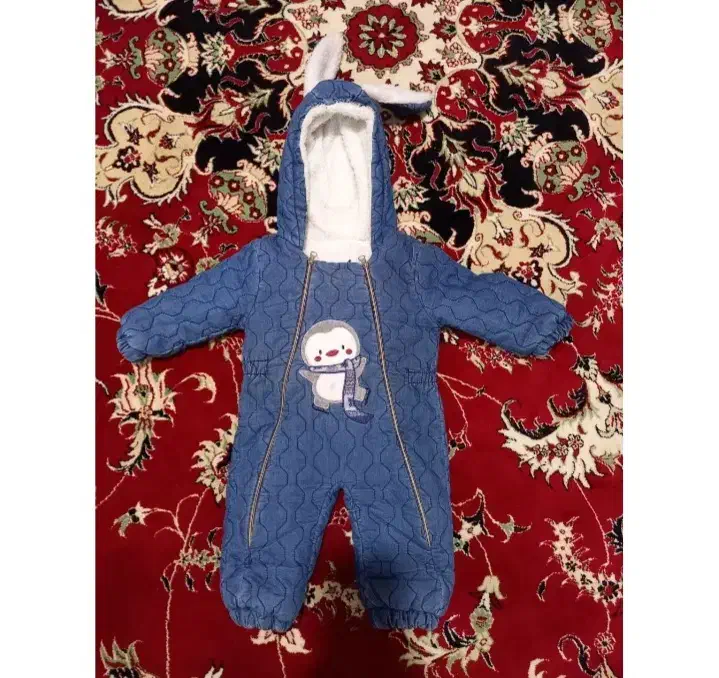 سر همی گرم|لباس|بیستون, |دیوار