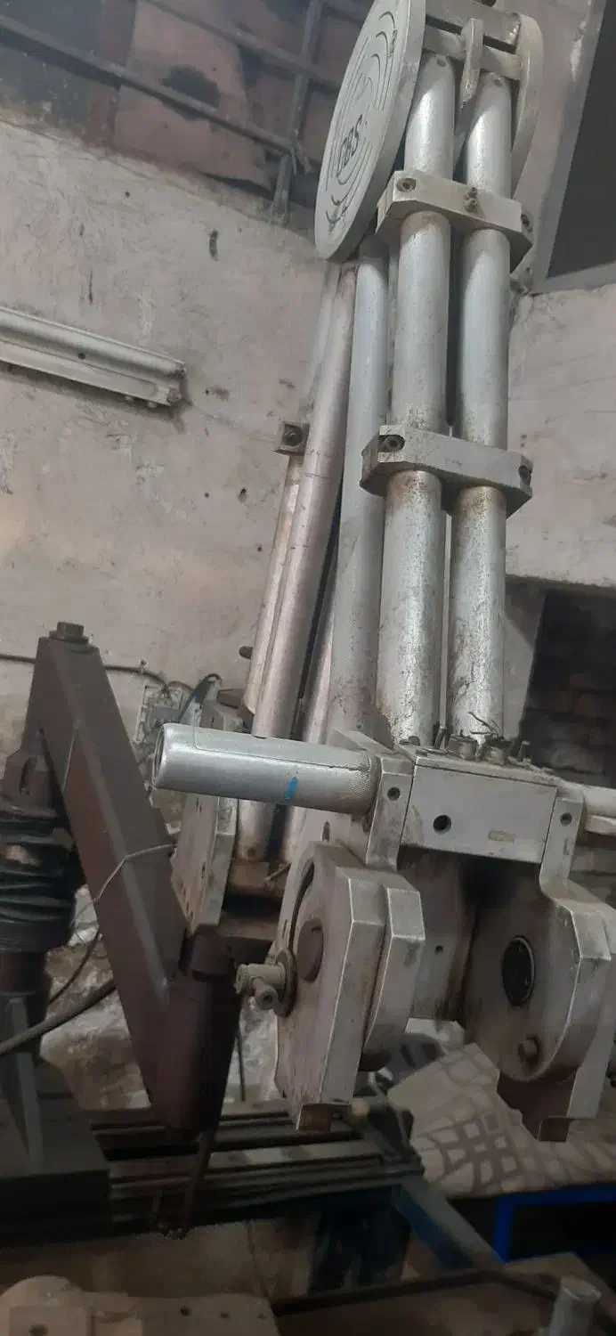 قلاویز زن انگلیسی|ابزارآلات|پاکدشت, خاتون آباد|دیوار