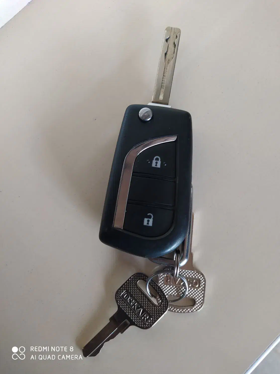 کلید ماشین پیدا شده|اشیا|سی‌سخت, |دیوار