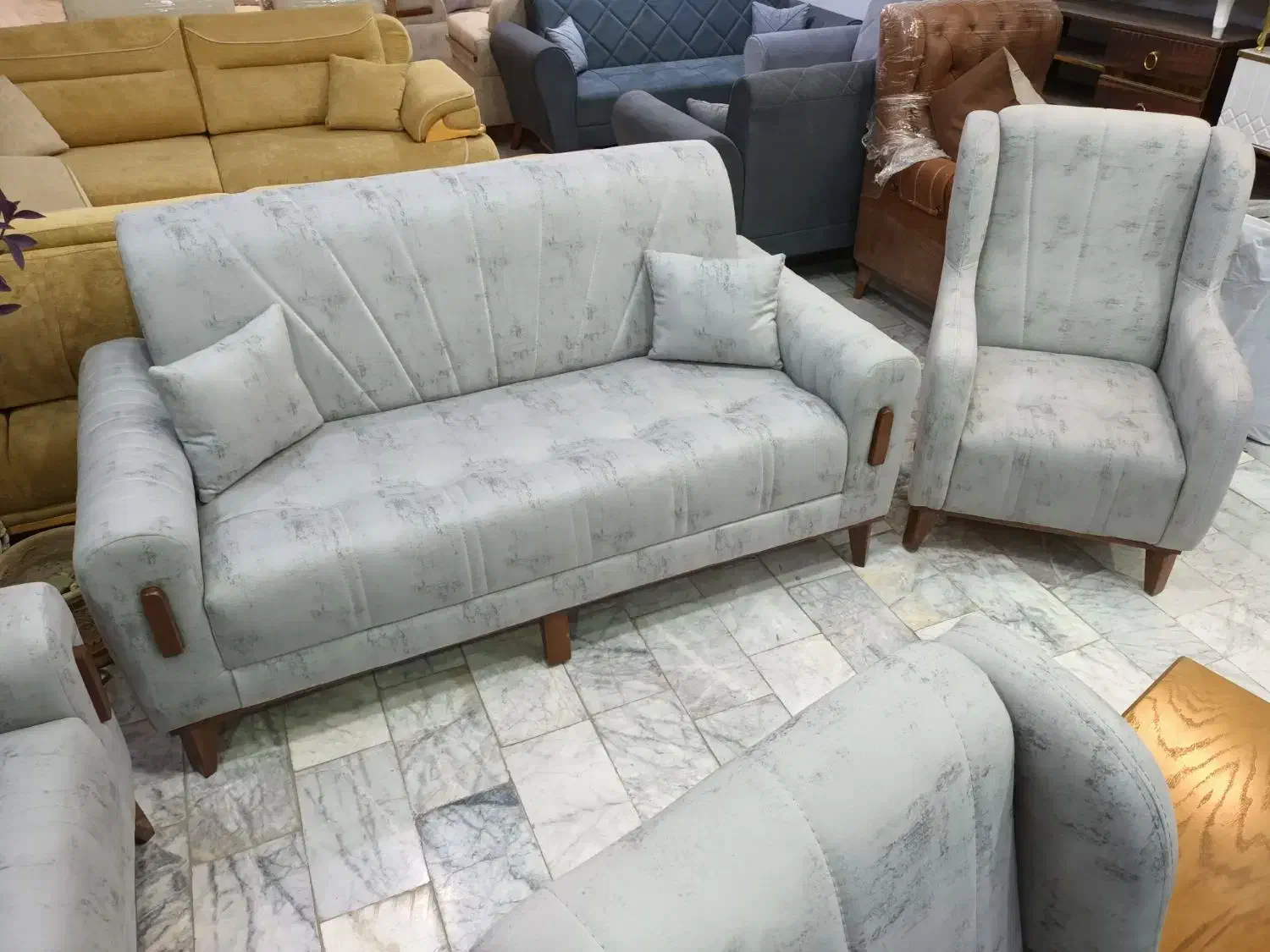 آپارتمانی|مبلمان خانگی و میز عسلی|مشهد, گرجی علیا|دیوار